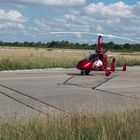 Kleinhubschrauber auf dem Weg zum Start..