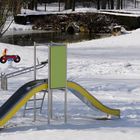 Kleinkindrutsche - nicht für Kleinkinder geeignet - u.a. durch runde Leitersprossen