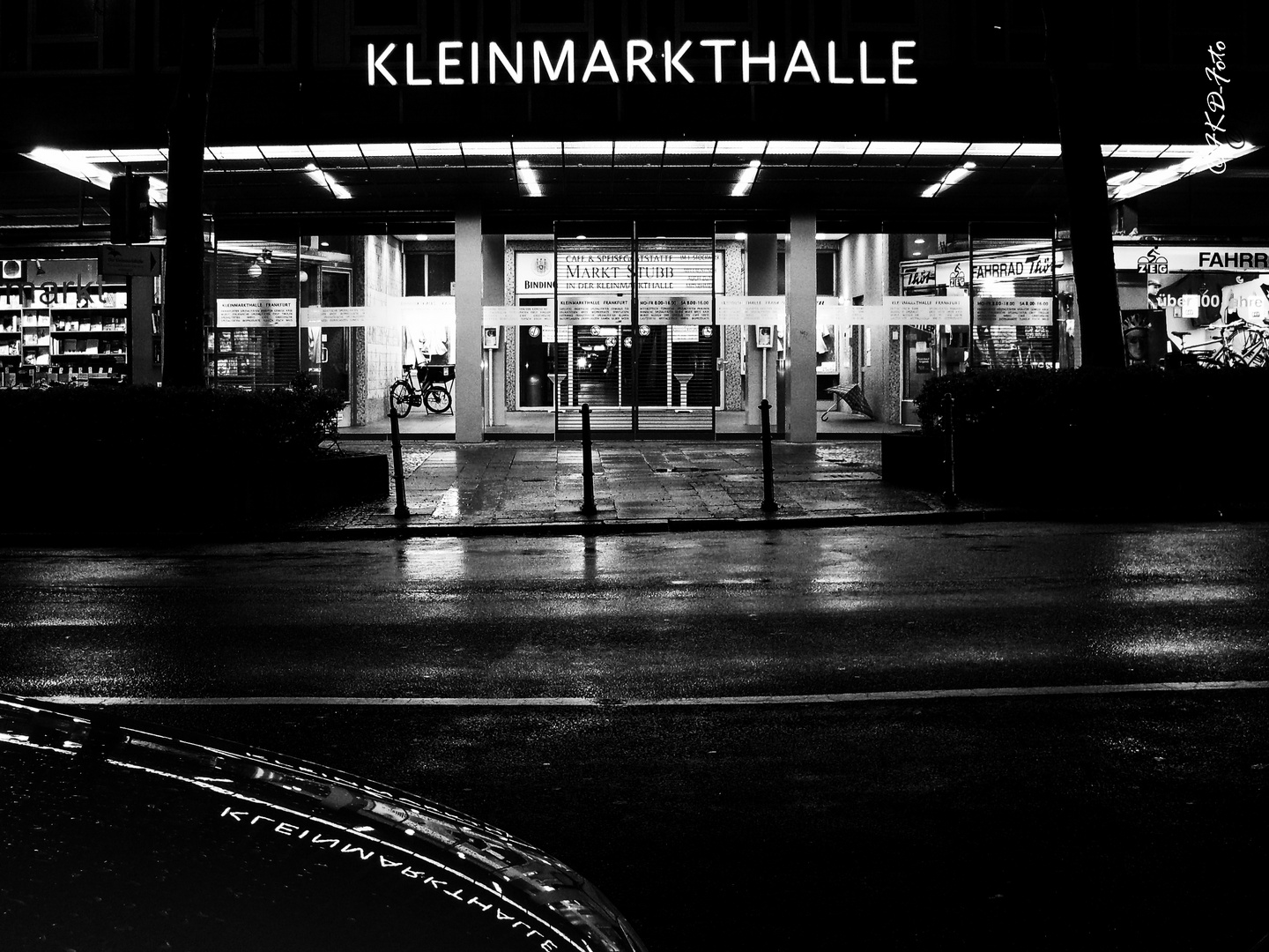 Kleinmarkthalle - gespiegelt im Regen- SDC10244