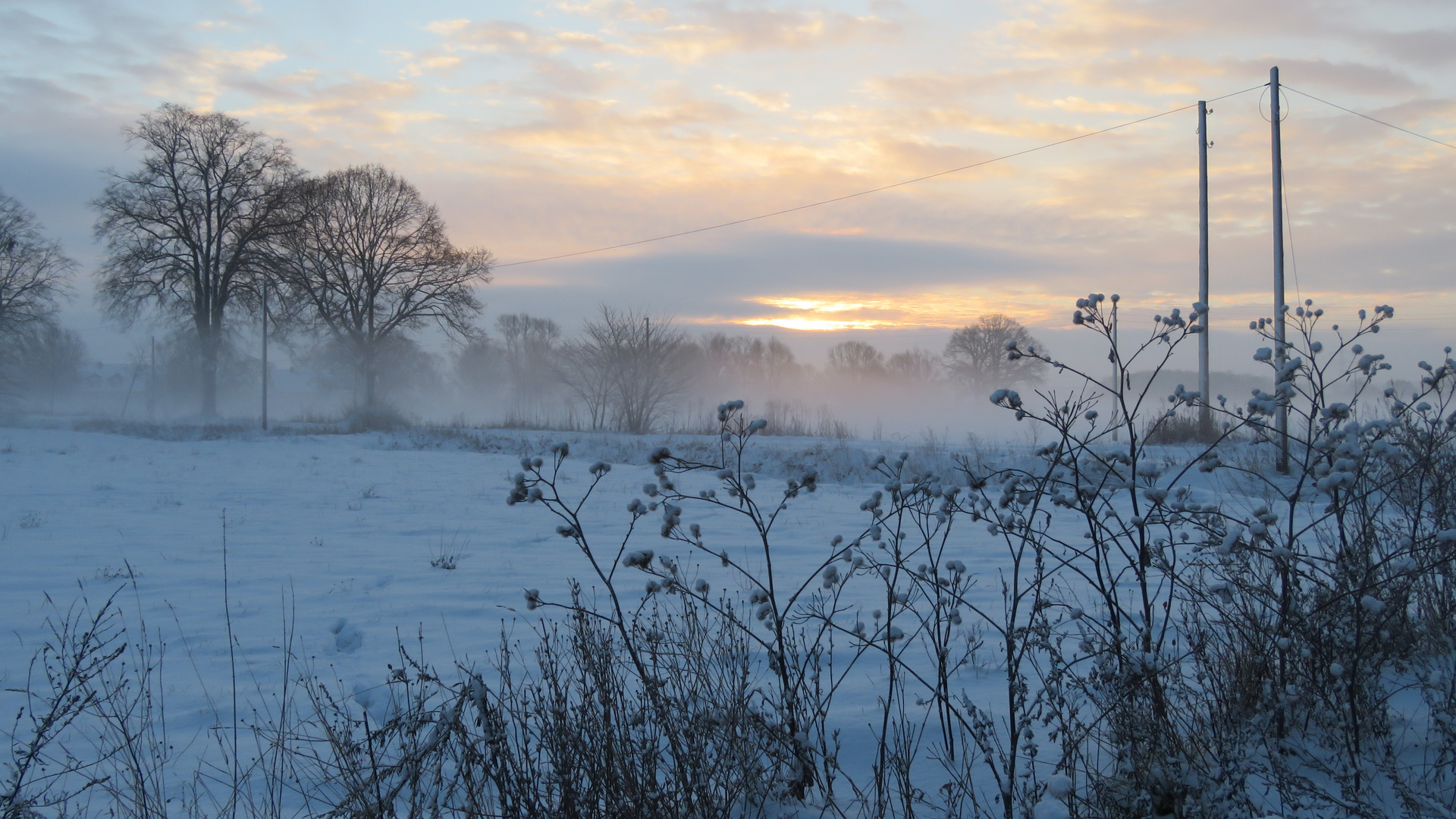 Kletten mit Schnee und Morgensonne