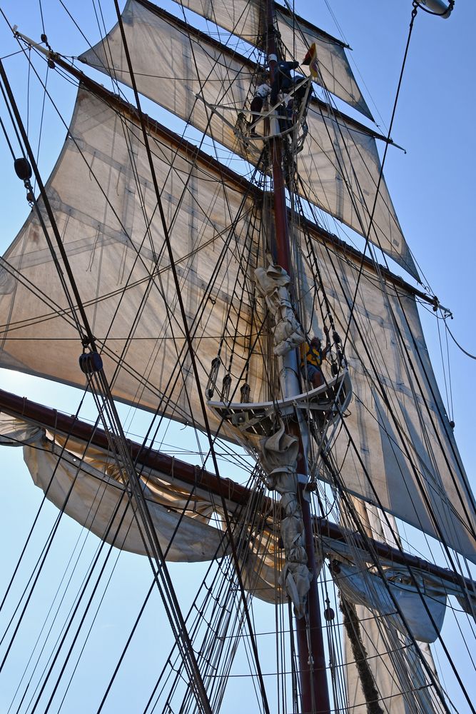 Klettern auf der "Morgenster" auf der Ostsee vor Warnemünde