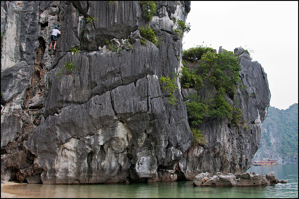 Klettern in der Halong Bay Vietnam