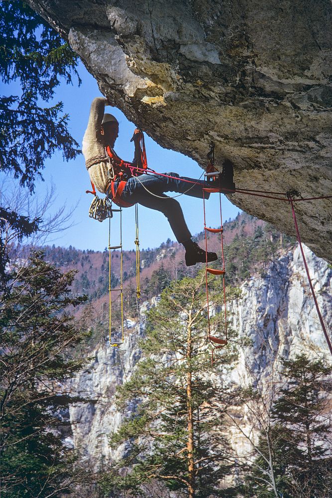 Klettern in der Horizontalen in den Gorges de Court (Dia von 1973 gescannt)