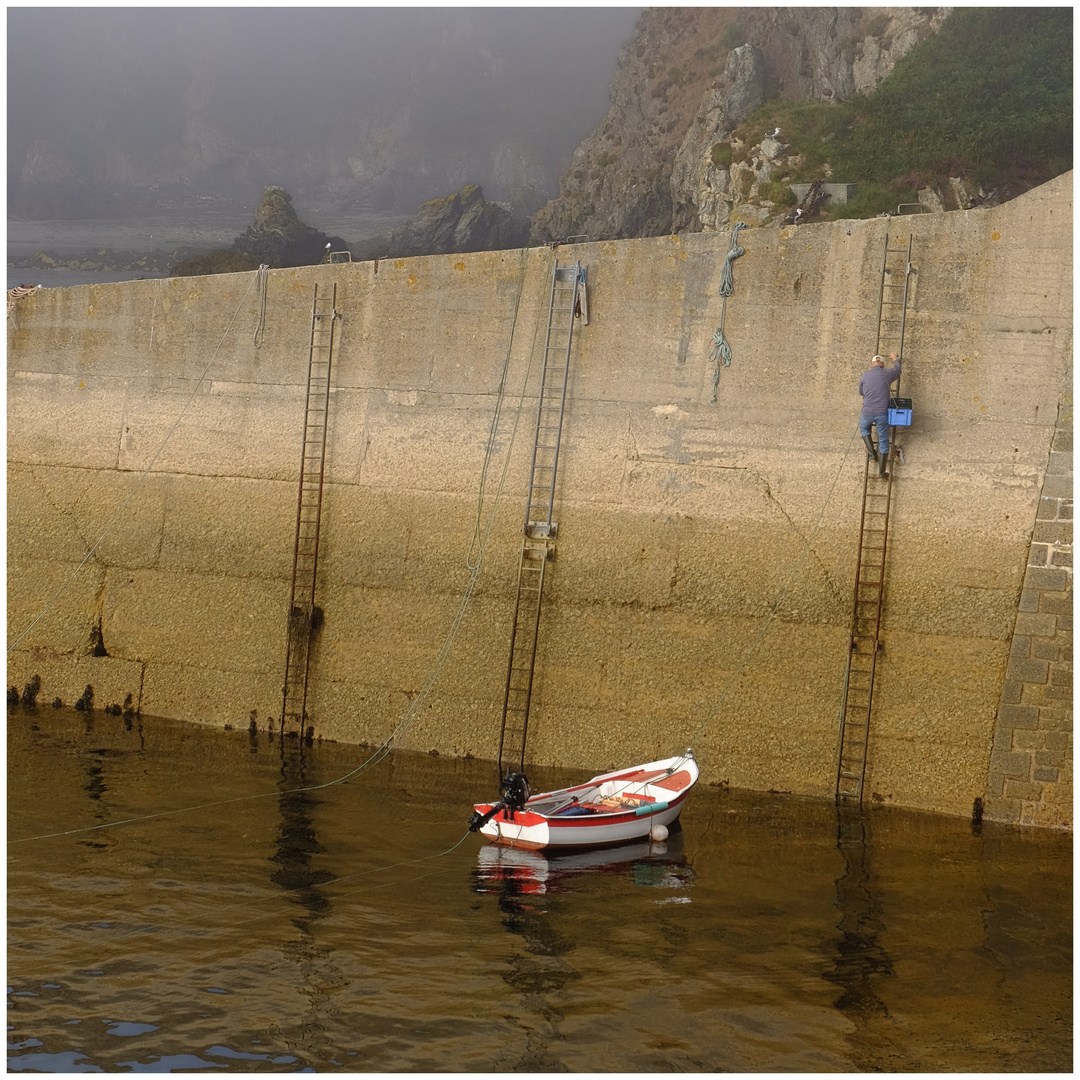 Kletterpartie bei Ebbe, Port du Stiff, Ouessant, Bretagne