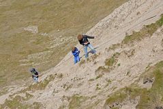 Kletterspass an den Bovbjerg-Klippen an Dänemark's Nordseeküste (Midtjylland)