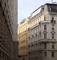 "kletterwand" vor dem wohnhaus