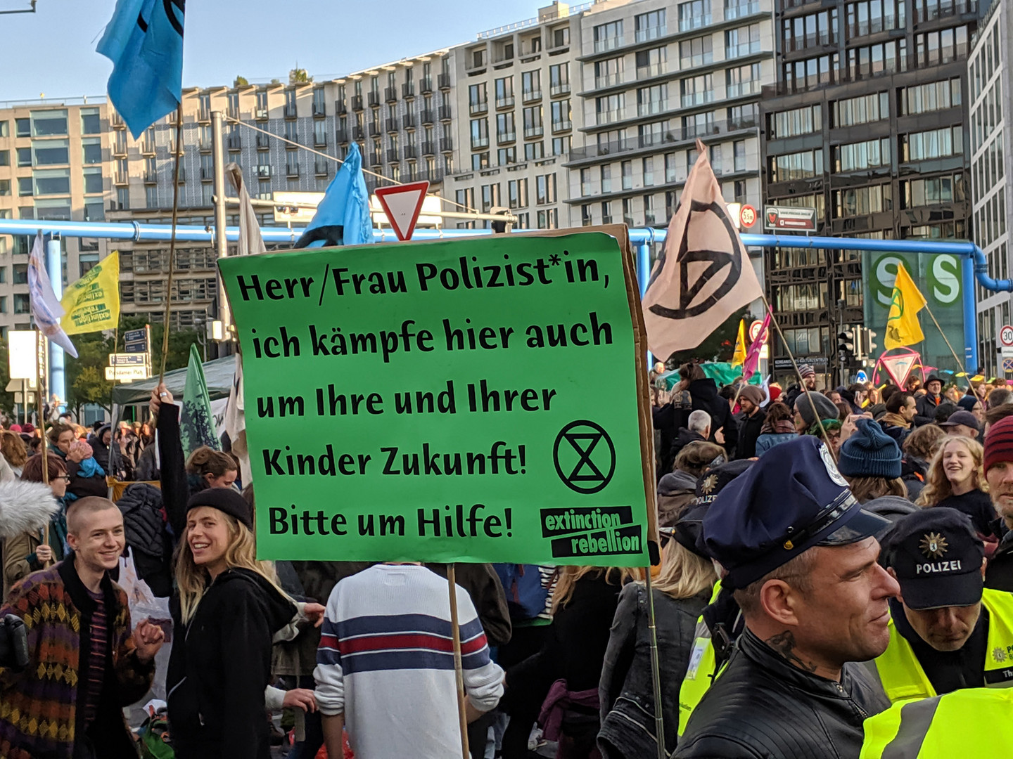 Klima-Camp vor Reichstag in Berlin - Bild 8
