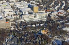 Klinikum Essen, Gruga mit Hundertwasser-Haus im Schnee