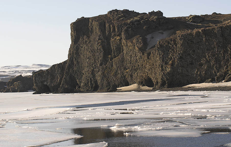 Klippe und Eisschollen