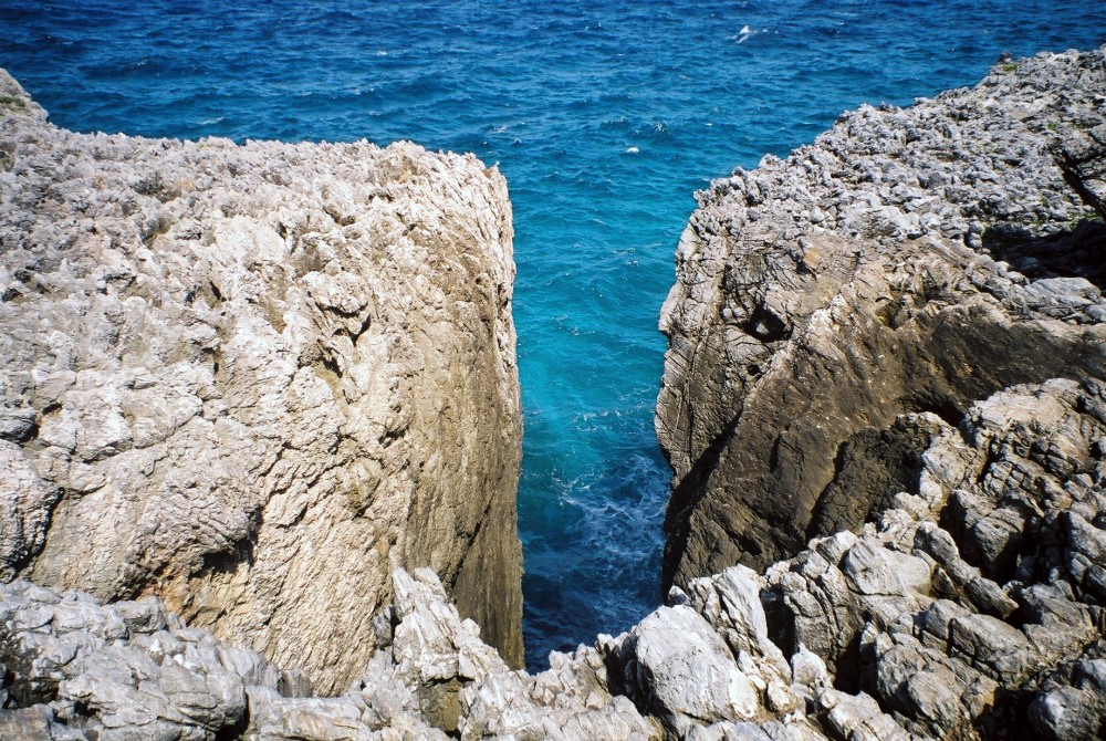 Klippe und Meer