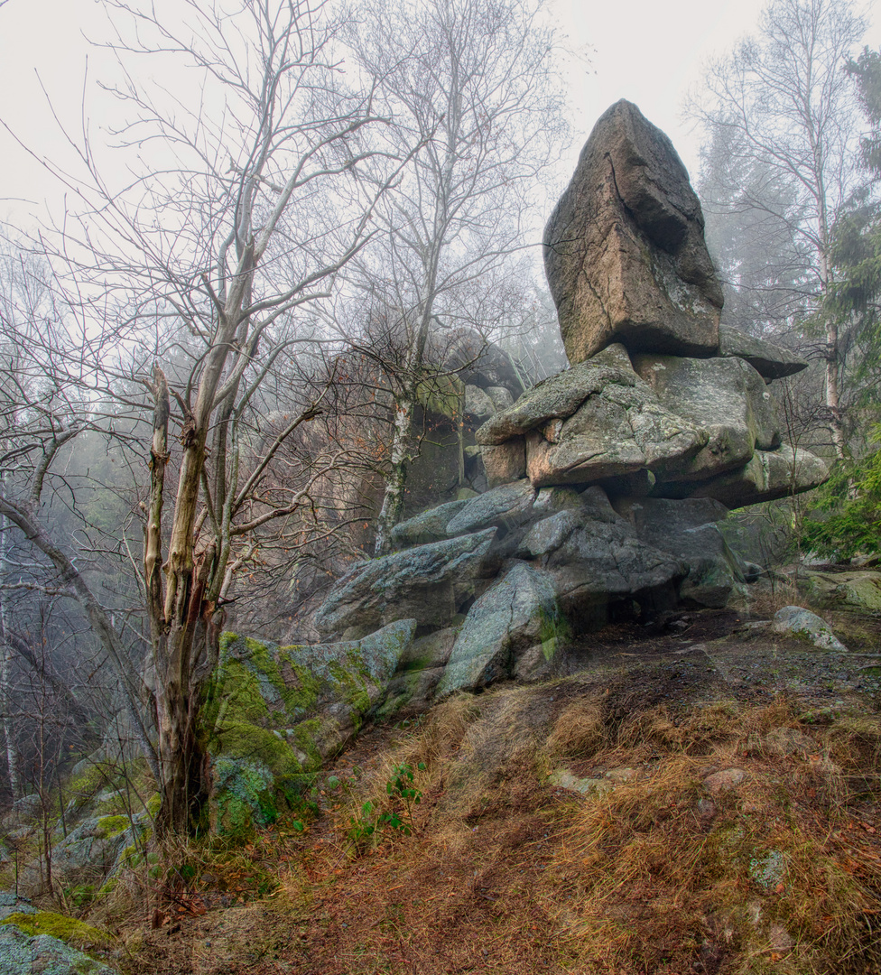 Klippen im Dezembernebel