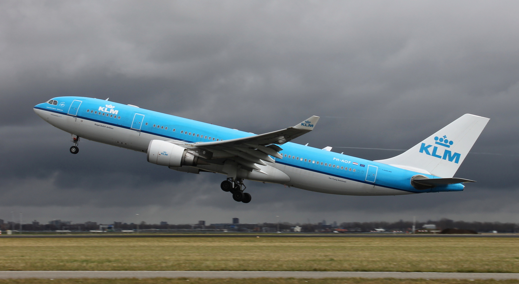 KLM A330-200 take-off in AMS