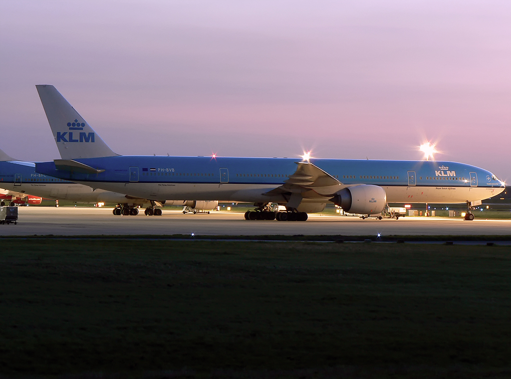 KLM Boeing 777-306(ER) PH-BVB in DUS