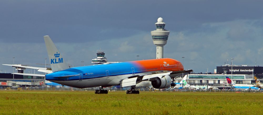 KLM / ROYAL DUTCH AIRLINES - Orange Pride