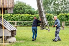 Klockenhagener Bockwindmühle in Aktion