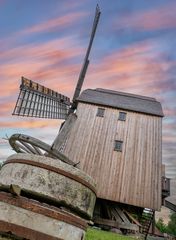 Klockenhagener Bockwindmühle in Aktion