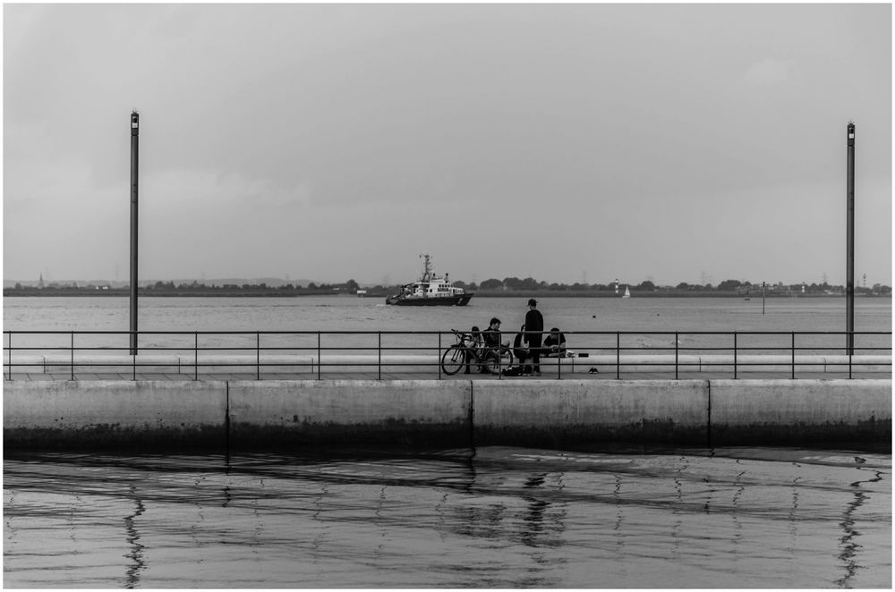 Klönschnack an der Elbe