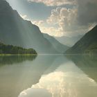 Klöntalersee im Frühherbst.