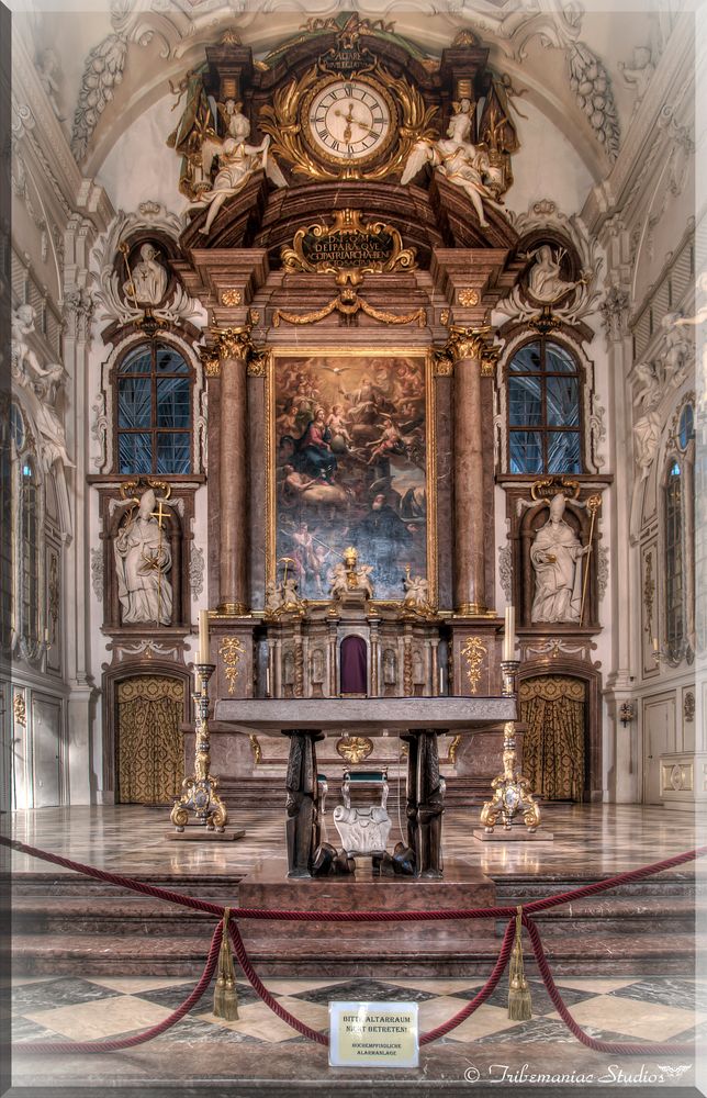 Kloster Benediktbeuern Innenansicht II Altar