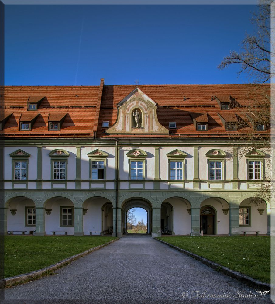 Kloster Benediktbeuern Innenhof HDR III