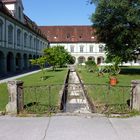 Kloster Benediktbeuern Innenhof mit Wassergraben, August 2013