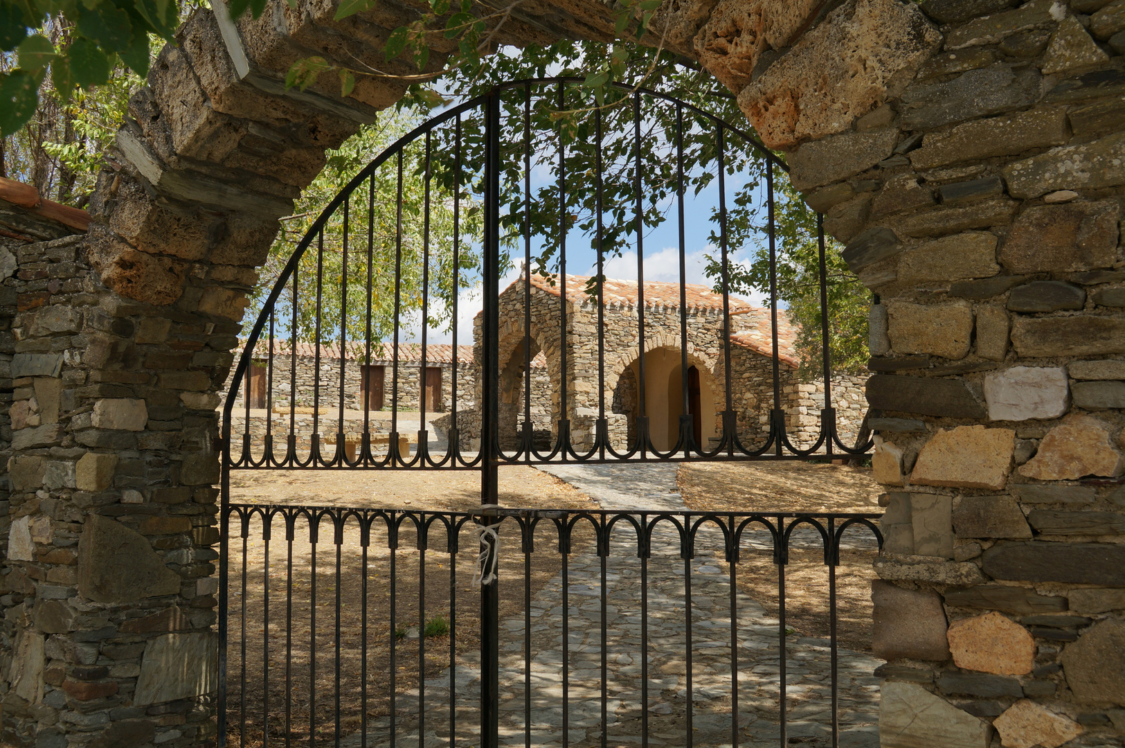 Kloster hinter Gittern