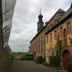 Kloster hinter Gittern