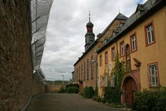 Kloster hinter Gittern