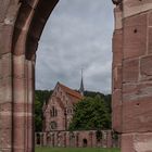 Kloster Hirsau: Marienkapelle im Fenster