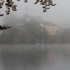 Kloster Höglwörth im Herbstnebel