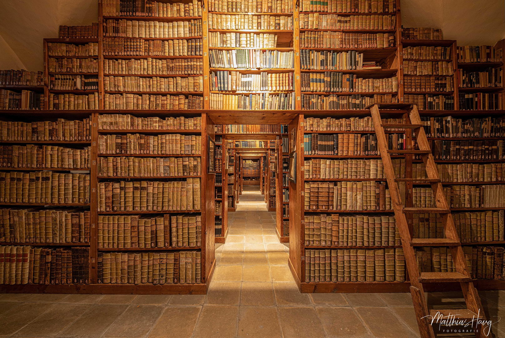 Kloster in Tirol | Bibliothek I