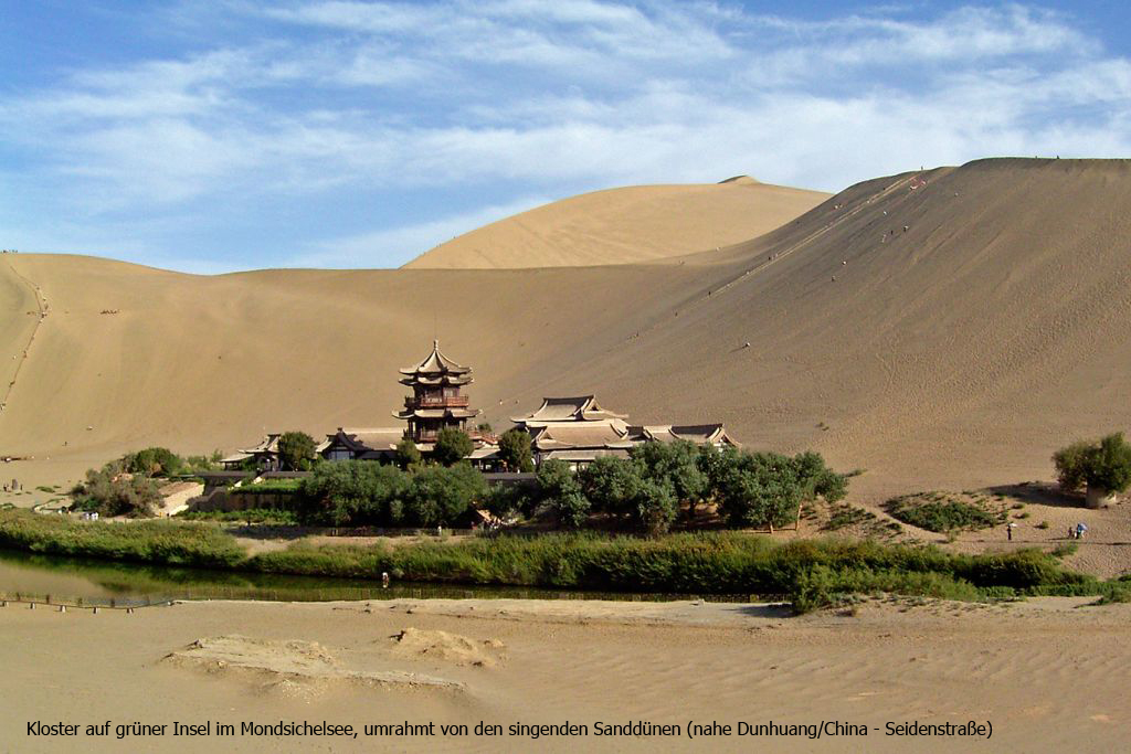 Kloster inmitten der Sandberge von Dunhuang