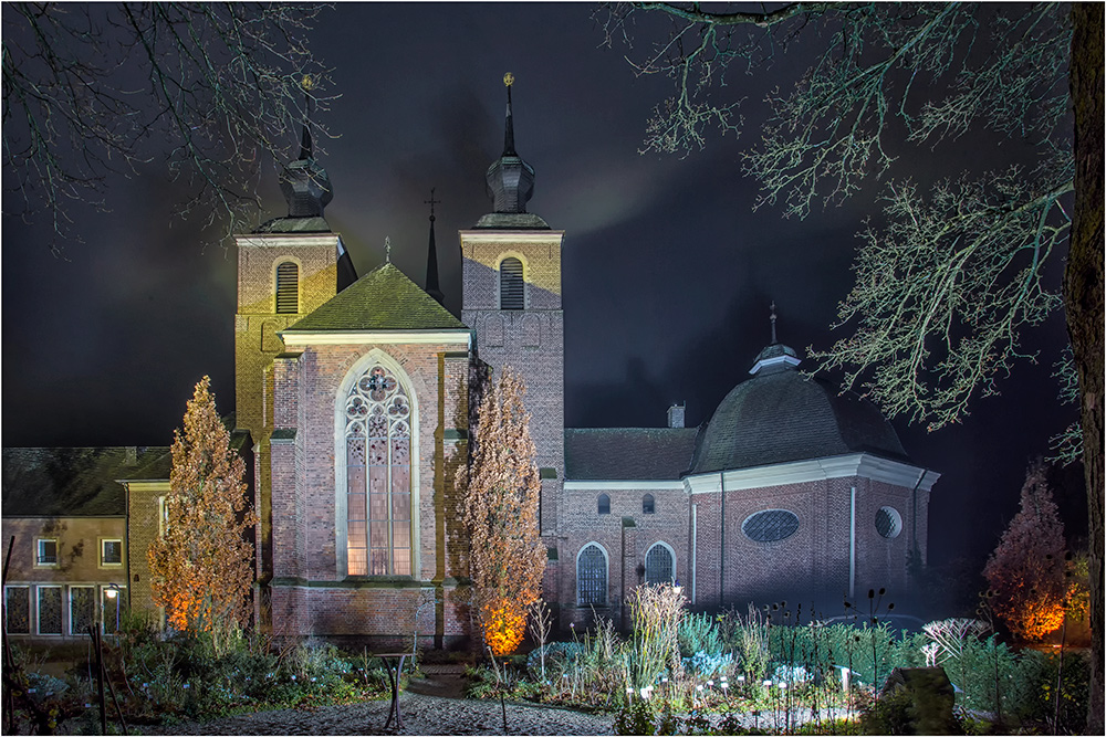 Kloster Kamp Lintfort bei Nebel und im rechten Licht