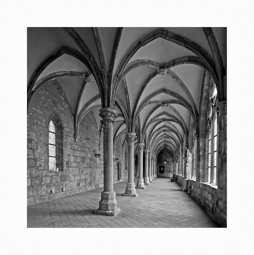 KLoster Kirche " Zweischiffiger Kreuzgang, von Süden aus gesehen... "