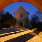 Kloster Lorsch: Blick durch die Eingangshalle