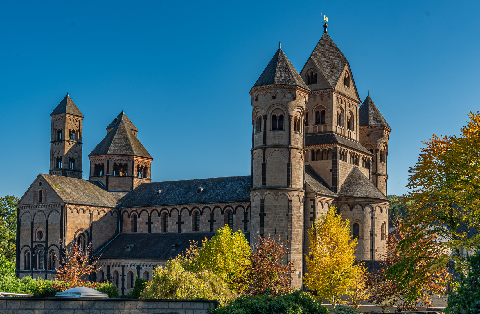 Kloster Maria Laach im Herbst