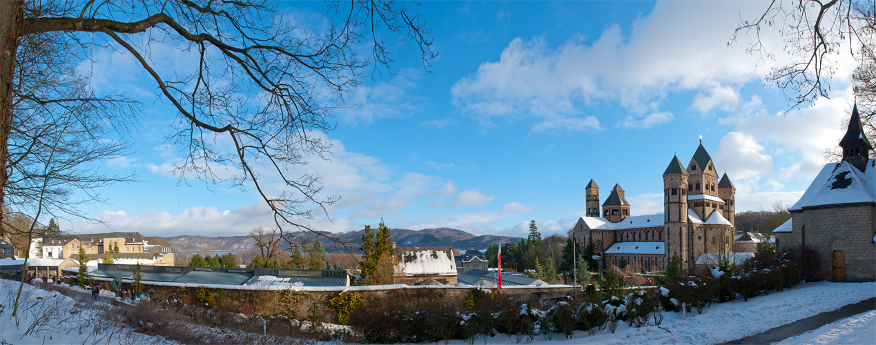 Kloster Maria Laach im Schnee
