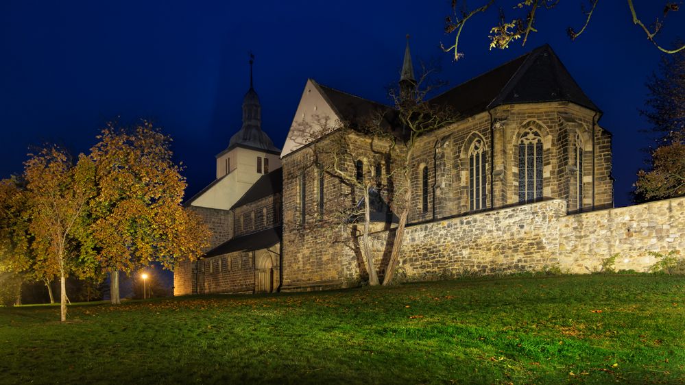 Kloster Marienberg zur Nacht