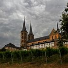 Kloster Michelsberg mit Weinberg