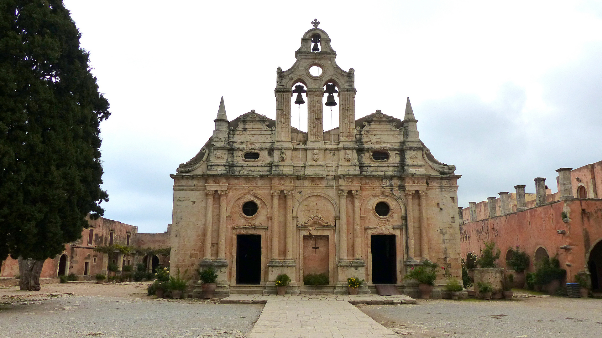 Kloster Moni Arkadiou - die schöne venezianische Kirche.