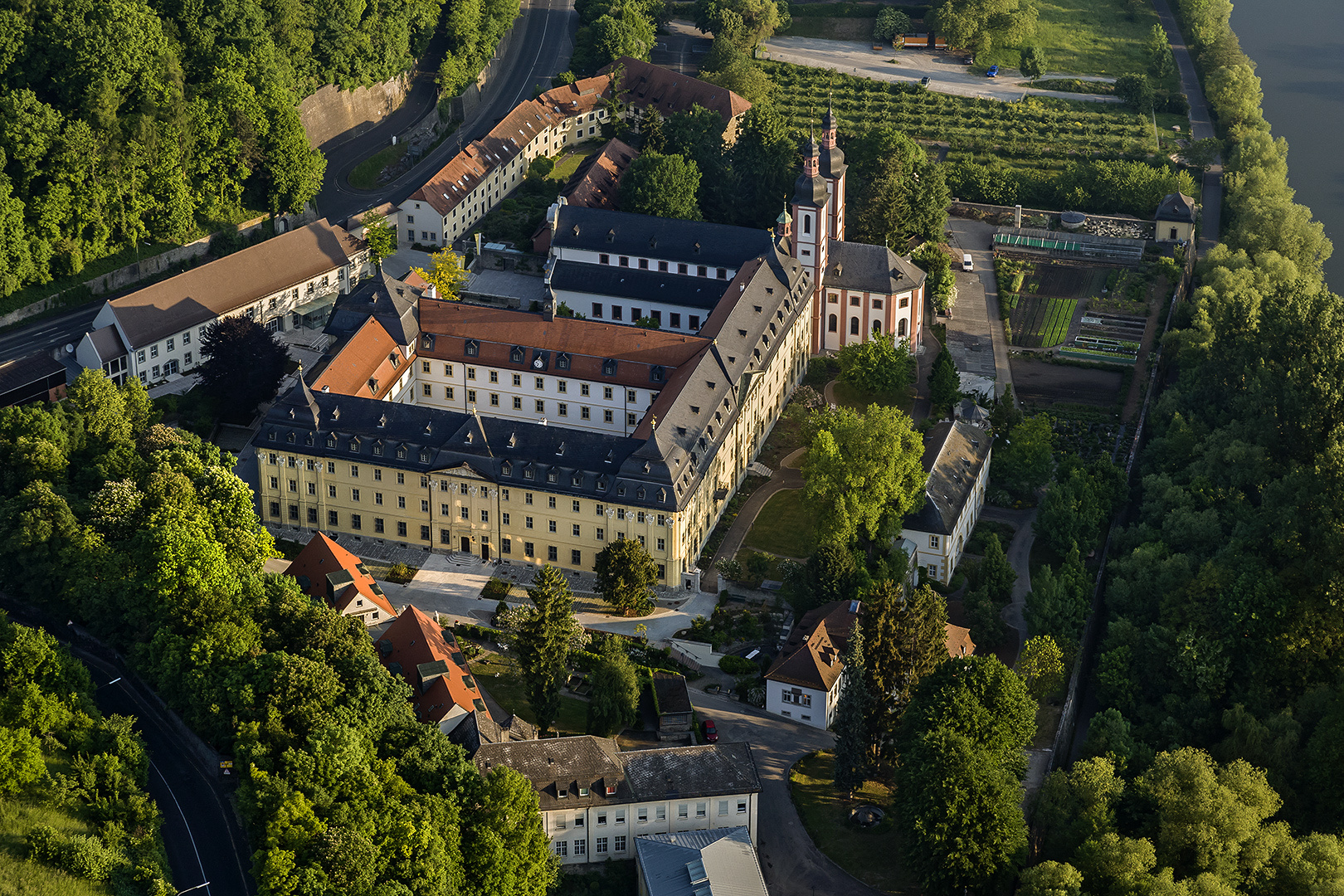 KLOSTER OBERZELL AM MAIN (2)