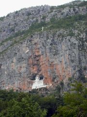 "Kloster Ostrog in Fels in über 2000m Höhe gehauen..."