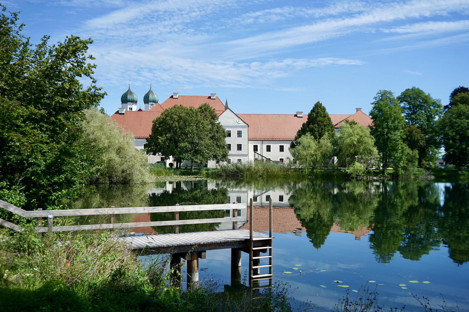 Kloster Seeon an einem sonnigen Augustsamstag