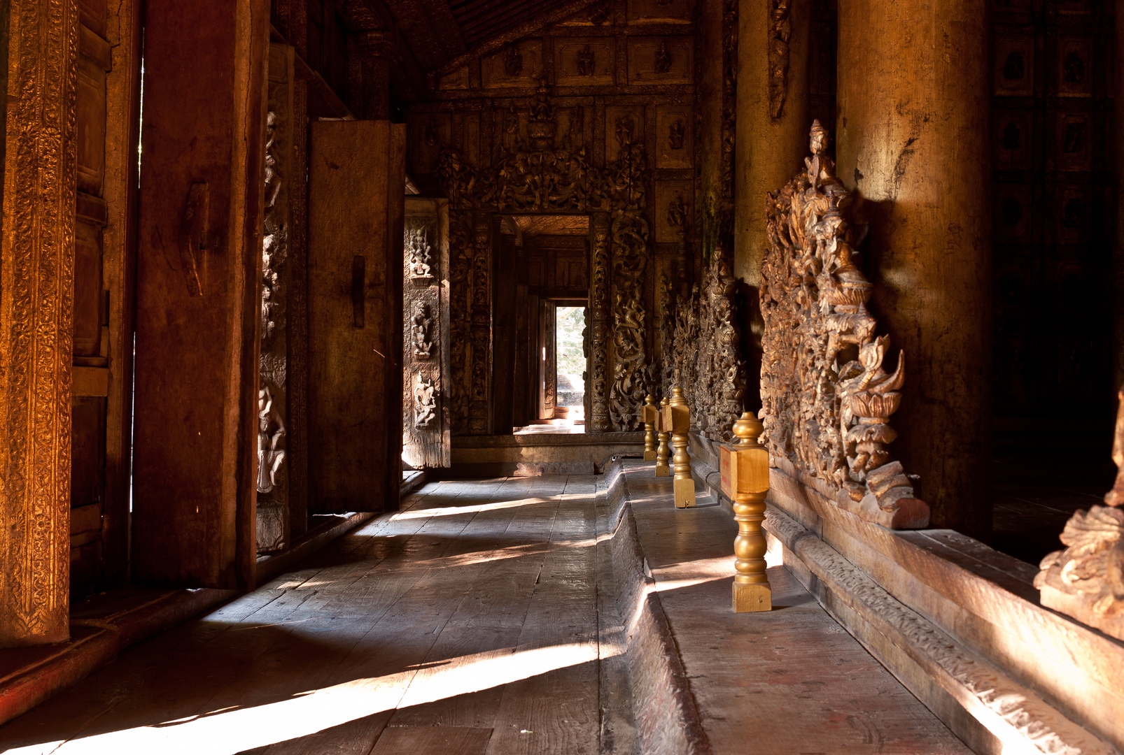 Kloster Shwe In Bin Kyaung Innenansicht