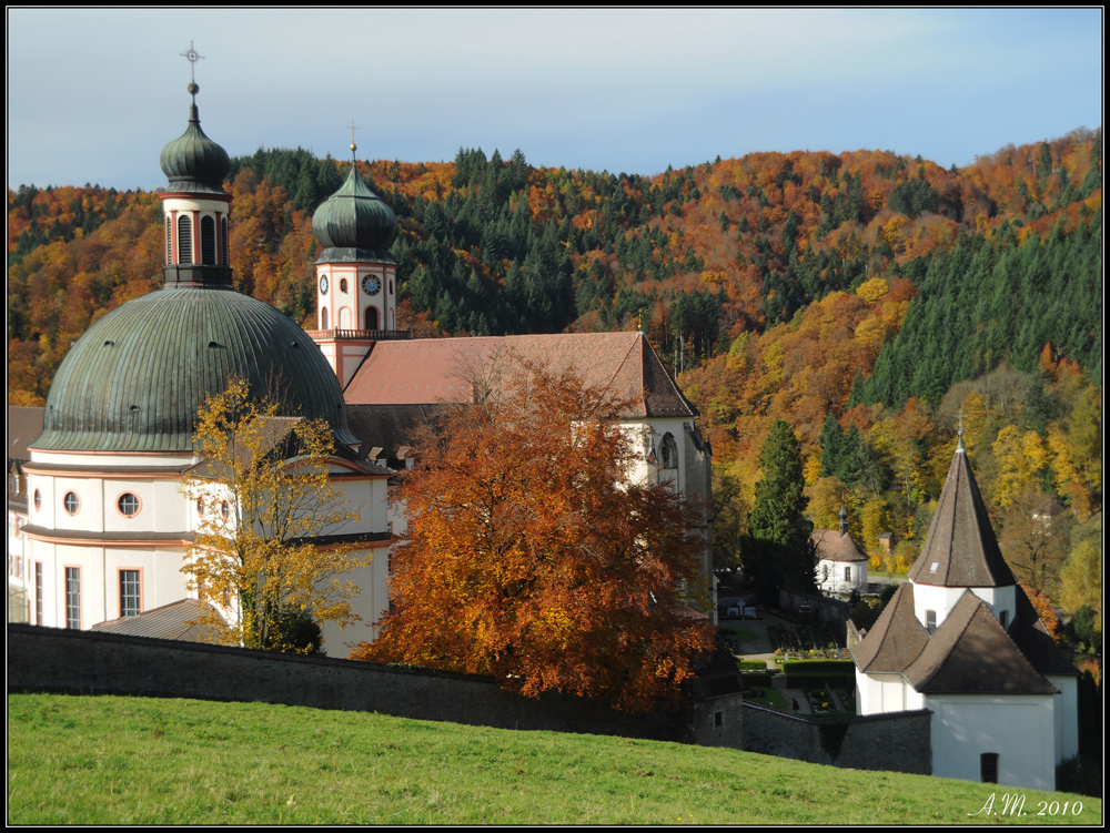 Kloster St. Trudpert im Herbst