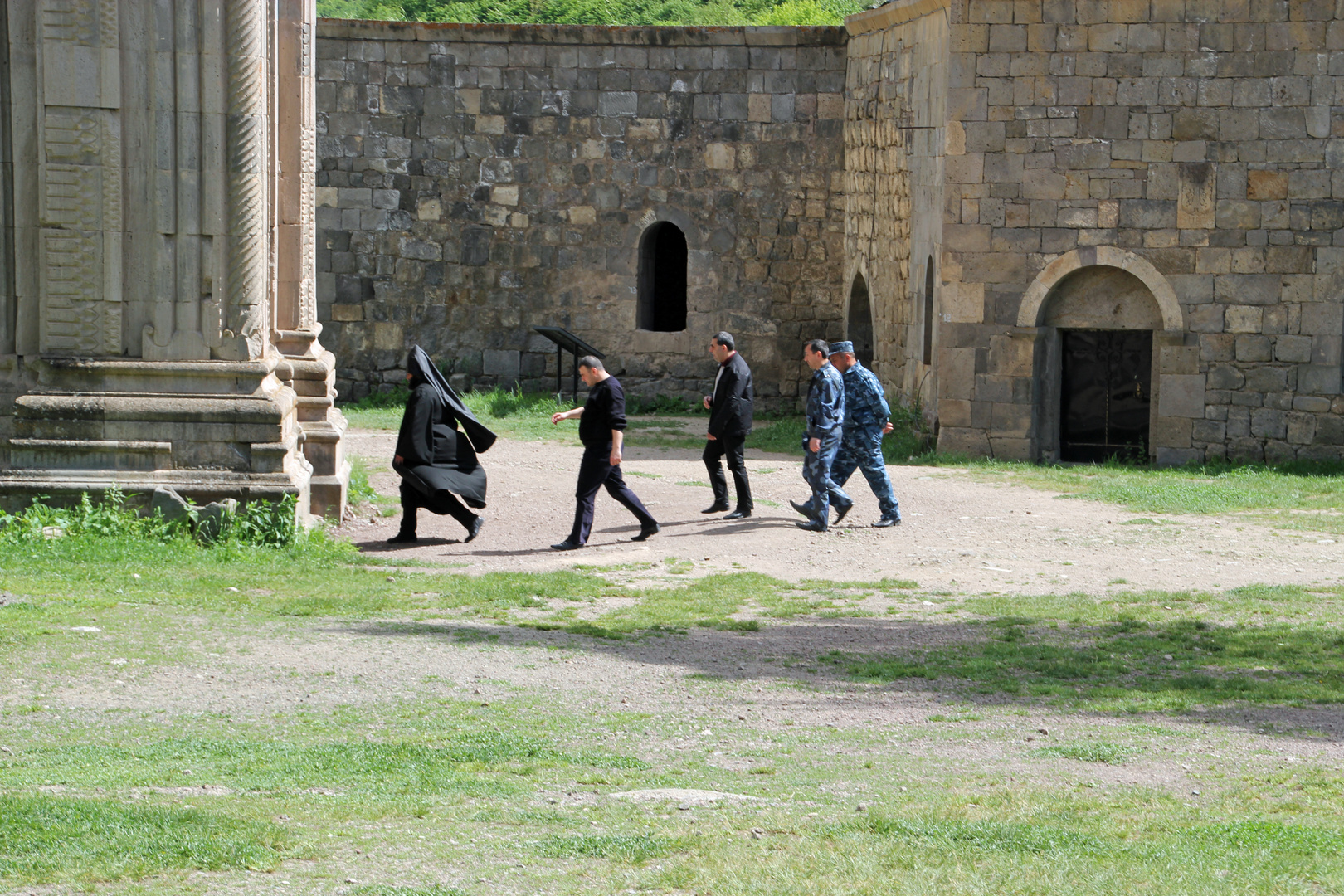 Kloster Tatev / Armenien: "Mir nach zum Gebet!"
