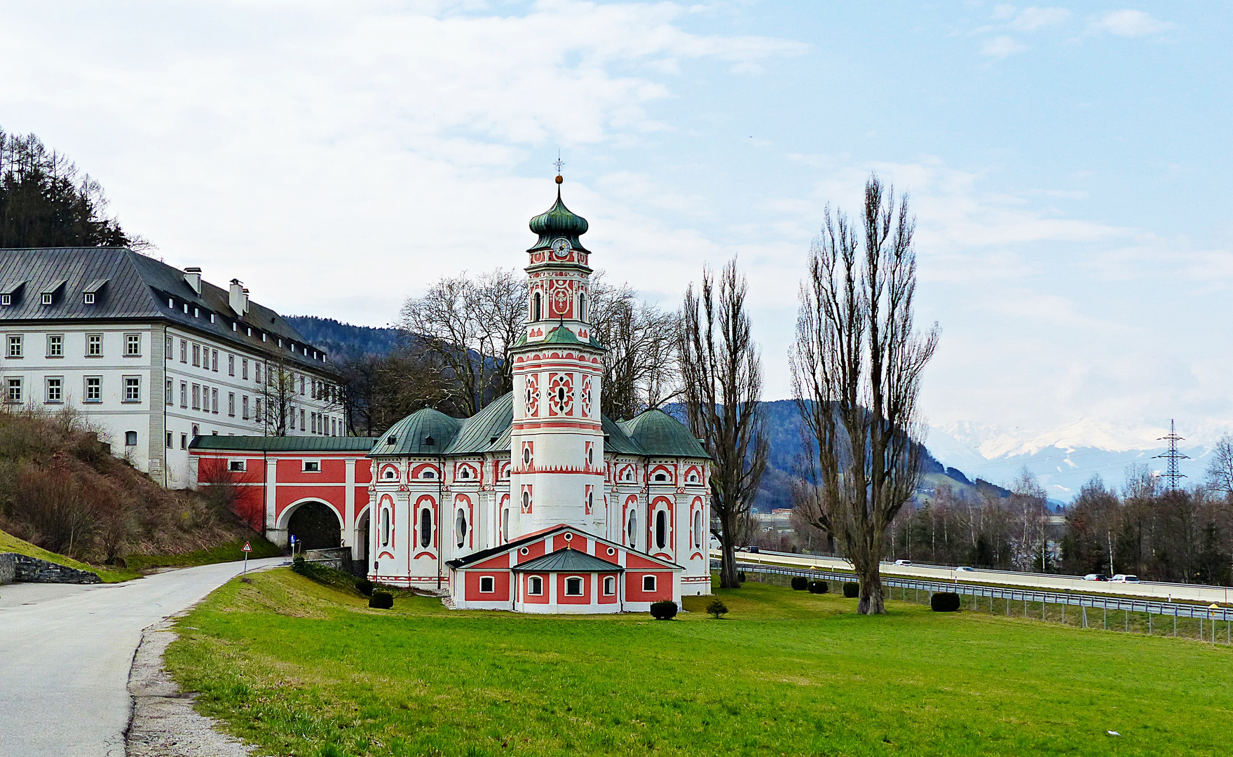 Kloster und Kirche im Inntal