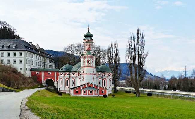 Kloster und Kirche im Inntal
