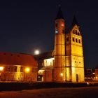 Kloster Unser Lieben Frauen bei Nacht mit aufgehenden Mond