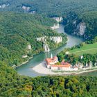 Kloster Weltenburg im Herbst aus der Luft